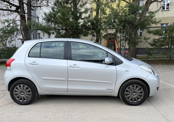 Toyota Yaris cena 23600 przebieg: 164500, rok produkcji 2010 z Racibórz małe 106